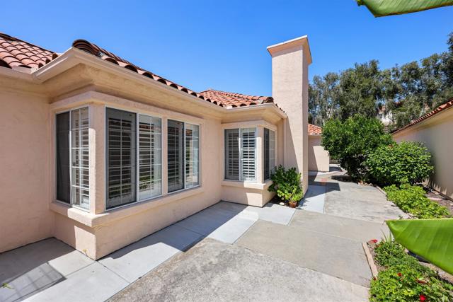 12027 Caminito Corriente, San Diego CA: https://media.crmls.org/mediaz/a5573558-19c9-46a2-8362-e97083f76b1c.jpg