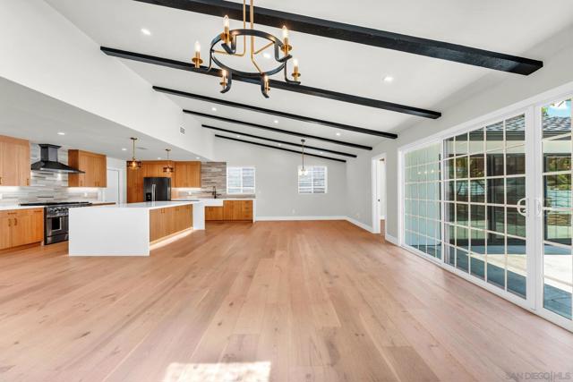 7105 Mimosa Dr, Carlsbad CA: https://media.crmls.org/mediaz/a55768cd-8225-4d46-ba9b-9a6ac8336f23.jpg