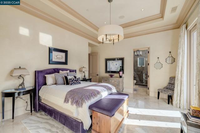 940 Eagle Ridge Dr, Danville CA: https://media.crmls.org/mediaz/a5577d5a-9c4d-4235-b8d1-648d0dc929e9.jpg