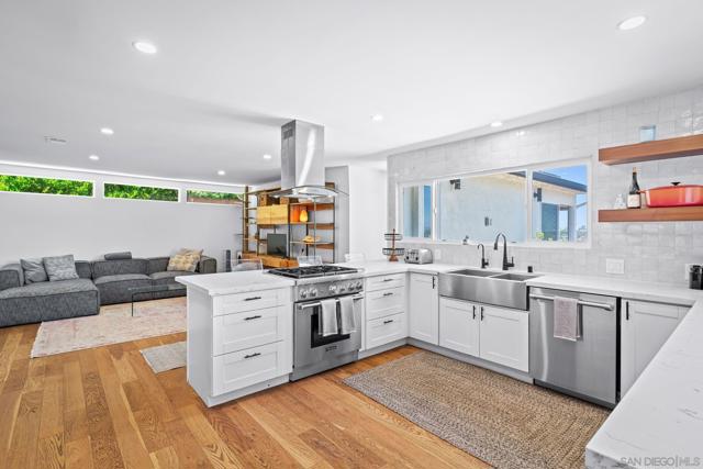 5745 Soledad Mountain Road, La Jolla CA: https://media.crmls.org/mediaz/a55788ce-f68d-4cc2-96a8-16227c6e8f37.jpg