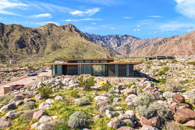 2338 City View Drive, Palm Springs CA: https://media.crmls.org/mediaz/a55794da-d8b4-4519-aa57-4fa799c9cc53.jpg