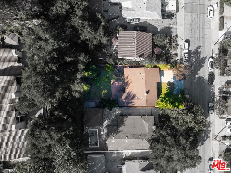https://media.crmls.org/mediaz/a557a17e-119b-4f3c-8bd9-fbf9621ab5d4.jpg?preset=X-Large
