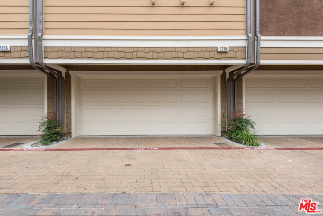 7254 N CEDAR Road, Van Nuys CA: https://media.crmls.org/mediaz/a557c8f8-9683-4dde-b66b-15c174a9b5e1.jpg