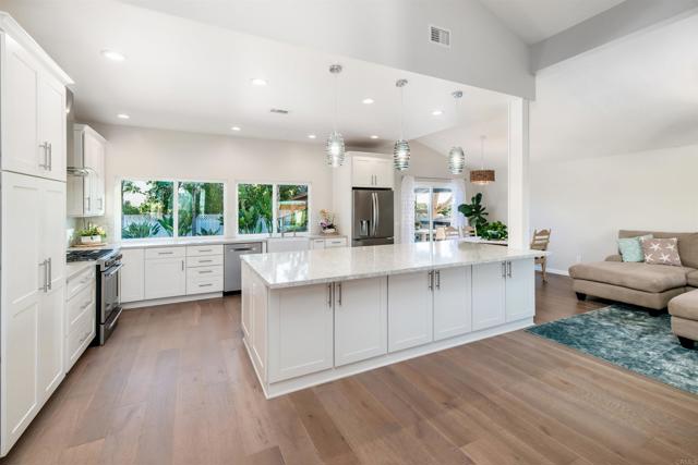 Detail Gallery Image 4 of 40 For 3101 Levante St, Carlsbad,  CA 92009 - 4 Beds | 3 Baths