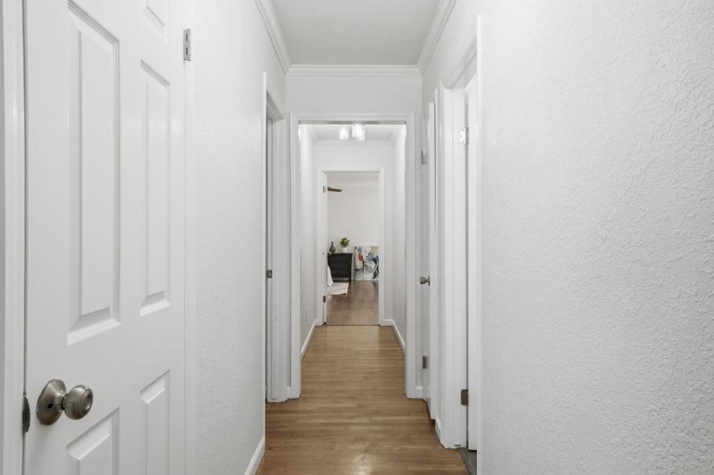 https://media.crmls.org/mediaz/a5587489-d8c6-40b0-b9f8-22ca0ff05d39.jpg?preset=X-Large