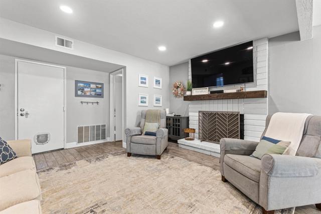 Detail Gallery Image 10 of 38 For 1754 Hill Top Ln, Encinitas,  CA 92024 - 4 Beds | 2/1 Baths