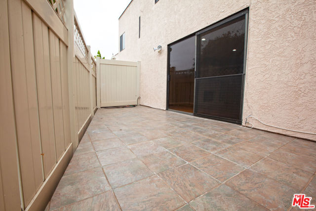4365 Mclaughlin Avenue, Los Angeles CA: https://media.crmls.org/mediaz/a559ad1c-837b-491f-8e90-c8f06ebba47e.jpg