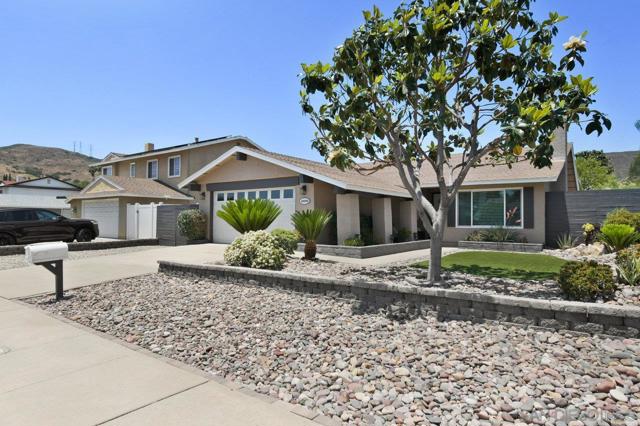 10240 Princess Marcie Dr, Santee CA: https://media.crmls.org/mediaz/a559fde7-a3d8-428c-b3ce-95d429379e00.jpg