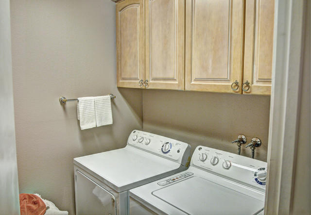 378 Desert Falls E Drive, Palm Desert CA: https://media.crmls.org/mediaz/a55a7155-4ae3-428b-982f-da07015e4b60.jpg