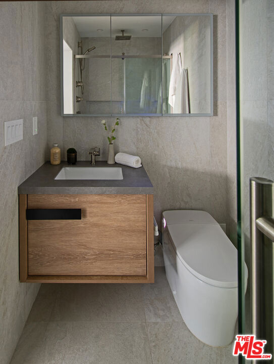 1233 N Laurel Avenue, West Hollywood CA: https://media.crmls.org/mediaz/a55aadaa-549c-4674-8b67-9c7816b9502f.jpg