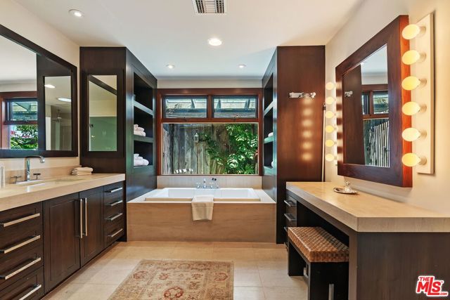 1166 LAS PULGAS Place, Pacific Palisades CA: https://media.crmls.org/mediaz/a55aee7e-a89b-4213-b764-3c2c357eebd5.jpg