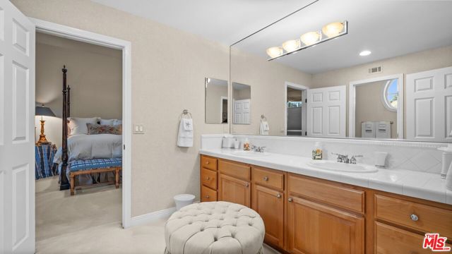 219 Baybrook Court, Lake Sherwood CA: https://media.crmls.org/mediaz/a55b83b8-8f7a-4c65-96fb-0a73a762a406.jpg