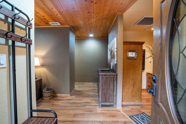 25169 Franklin Drive, Idyllwild CA: https://media.crmls.org/mediaz/a55b9989-9e23-455b-86cd-570f1cd8ca77.jpg