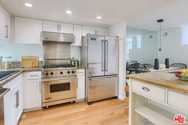 821 BAY Street, C5 photo 8