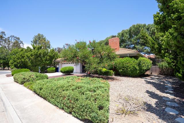 17893 Corte Emparrado, San Diego CA: https://media.crmls.org/mediaz/a55c0497-ed07-4bd6-a388-4303eaa2151c.jpg