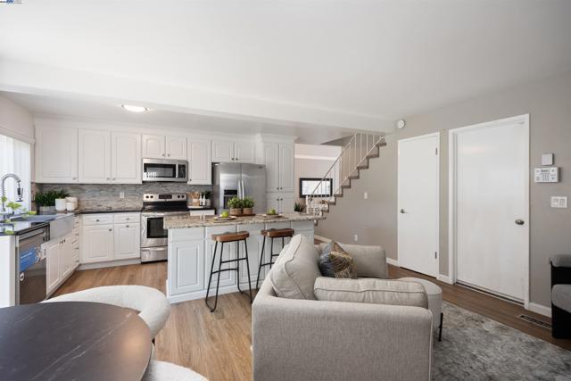 35344 Rutland Ct, Newark CA: https://media.crmls.org/mediaz/a55c5bf9-5850-4417-afae-9e0b612a3d99.jpg
