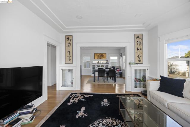 Image 20 of 42 For 4045 Manila Ave