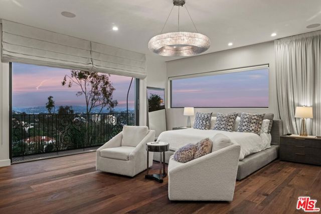 4733 Bonvue Avenue, Los Angeles CA: https://media.crmls.org/mediaz/a55da246-7b78-4a75-ab2d-46422f25351e.jpg