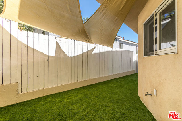 8783 Lookout Mountain Avenue, Los Angeles CA: https://media.crmls.org/mediaz/a55e0f43-3a69-47a4-a747-97e09cf2399c.jpg