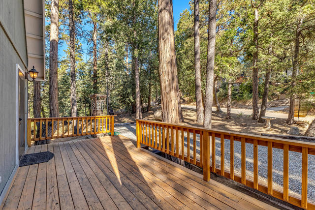 52402 Pine Ridge Road, Idyllwild CA: https://media.crmls.org/mediaz/a55e486d-b886-4232-927b-d0dda3ba4feb.jpg
