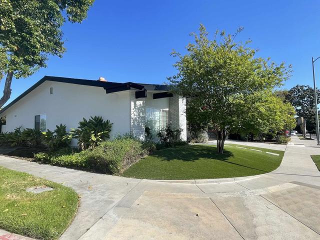Detail Gallery Image 47 of 56 For 6860 Whitaker Ave, Lake Balboa,  CA 91406 - 3 Beds | 2 Baths