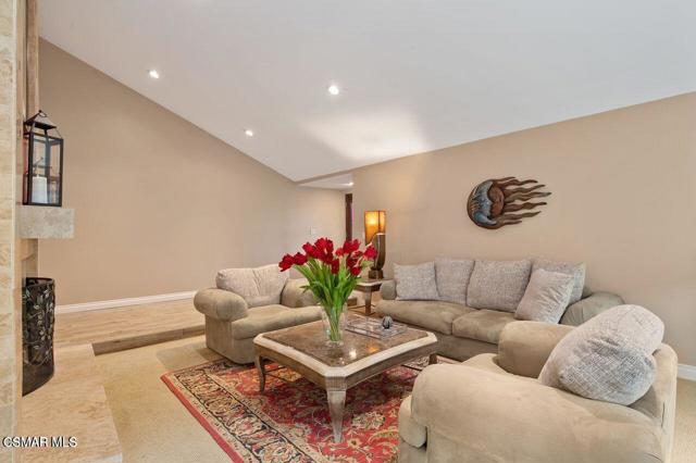 3294 Sierra Drive, Westlake Village CA: https://media.crmls.org/mediaz/a55e7c8c-8446-4aec-809f-2a44873d851d.jpg