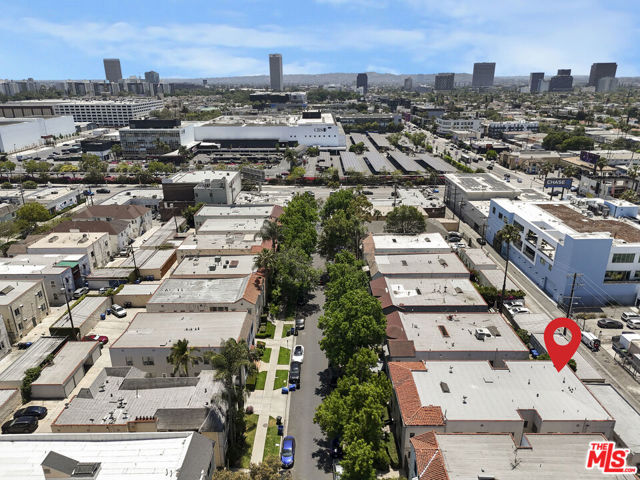351 N Orange Grove Avenue, Los Angeles CA: https://media.crmls.org/mediaz/a55e8ec8-4d2c-4099-997c-83e753f85bd3.jpg