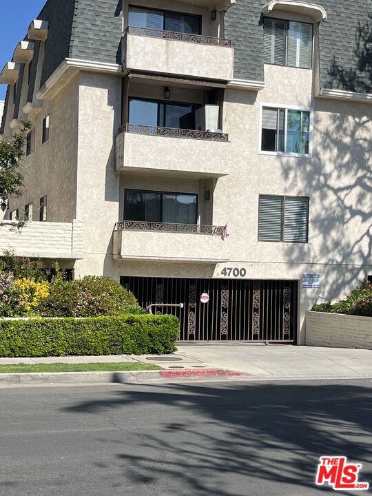 4700 Natick Avenue, Sherman Oaks CA: https://media.crmls.org/mediaz/a55f812e-df2e-42c3-aa8c-49cb30d161c5.jpg