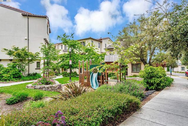 43150 Calle Familia, Fremont CA: https://media.crmls.org/mediaz/a5605c42-1810-44b7-850d-be731f5f1ced.jpg