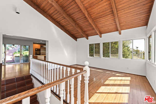 16449 Akron Street, Pacific Palisades CA: https://media.crmls.org/mediaz/a5616bca-1567-4e87-bcd5-2a7978ef053e.jpg