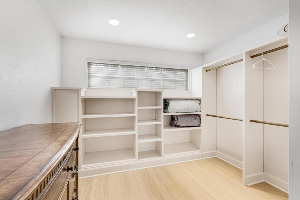https://media.crmls.org/mediaz/a561f39d-26f9-4124-9f3a-8ba2820a1a43.jpg?preset=X-Large
