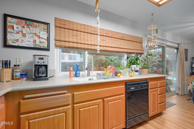 2209 Aspenpark Court, Thousand Oaks CA: https://media.crmls.org/mediaz/a5622a97-1299-4514-b0a5-7f0f97ac41a5.jpg