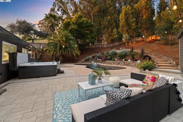 441 FOX HILLS COURT, Oakland CA: https://media.crmls.org/mediaz/a5624c73-06bb-4d00-831d-6eb3001d0340.jpg