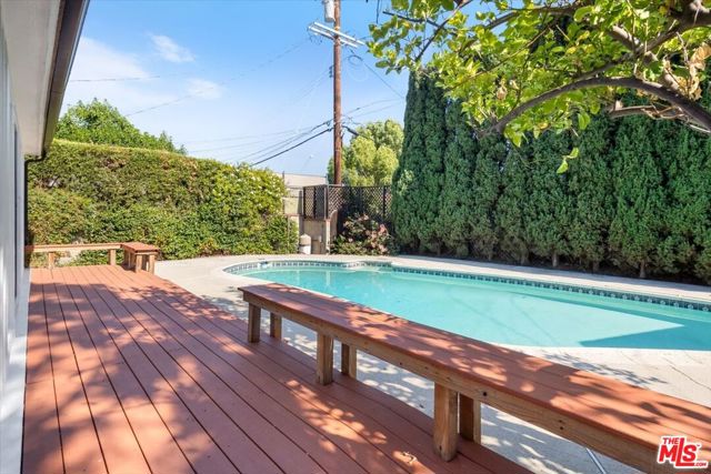 12848 Tiara Street, Valley Village CA: https://media.crmls.org/mediaz/a5625486-9bcb-4e77-87d7-0d216eb38d78.jpg