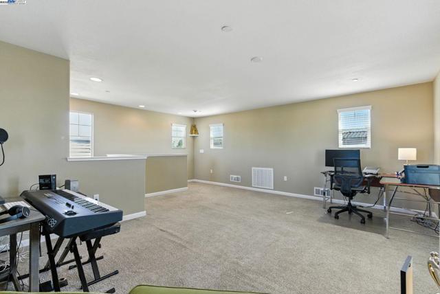 841 Fan Palm Ln, Brentwood CA: https://media.crmls.org/mediaz/a56256da-df46-4ddc-8edf-b768b68dd43c.jpg