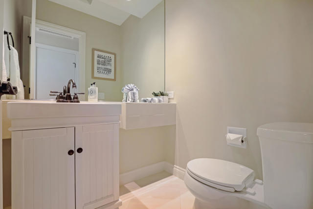 425 Desert Holly Drive, Palm Desert CA: https://media.crmls.org/mediaz/a562dbca-99bd-4f5c-9727-782e149b8891.jpg