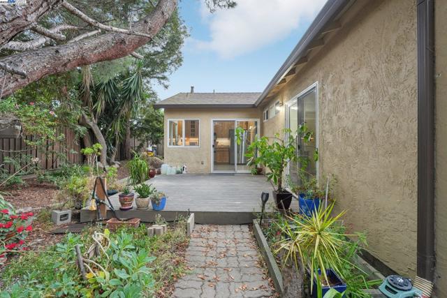 4942 Rocklin Dr, Union City CA: https://media.crmls.org/mediaz/a56351e5-1965-45db-94bb-38246544e93c.jpg