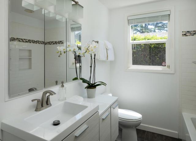 481 San Luis Avenue, Los Altos CA: https://media.crmls.org/mediaz/a56360f0-aae0-4523-9717-aee00e8be24f.jpg