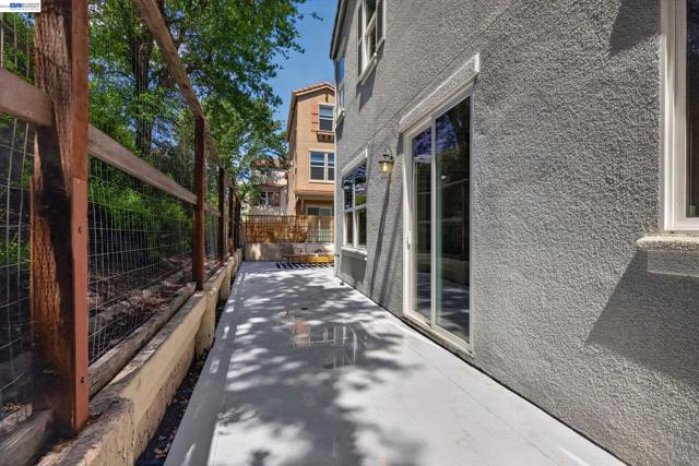 5880 Hillbrook Pl, Dublin CA: https://media.crmls.org/mediaz/a5636421-d80d-4621-b09e-1005cfdd820e.jpg