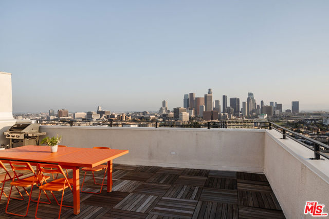 1124 W Panorama Way, Los Angeles CA: https://media.crmls.org/mediaz/a5640459-681f-4fe8-addf-eae822a79efd.jpg