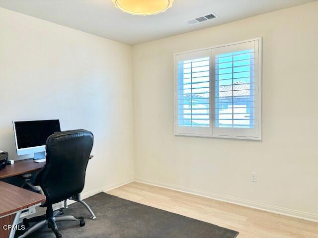 561 Whalen Way, Oxnard CA: https://media.crmls.org/mediaz/a5644fbf-73f7-4f41-9fb0-64f7fc33ec44.jpg