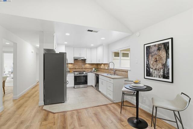 240 Carmelita Pl, Fremont CA: https://media.crmls.org/mediaz/a564a34a-329f-4d49-bb86-aea20e8df8ea.jpg