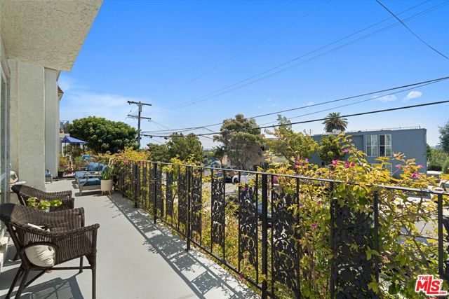 737 Pier Avenue, Santa Monica CA: https://media.crmls.org/mediaz/a564bd61-a984-4356-9a13-dc84582cf4eb.jpg
