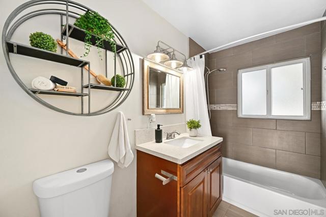 6371 Celia Vista Dr, San Diego CA: https://media.crmls.org/mediaz/a564d1b4-fc52-4f2e-8315-ff6a2bf1d323.jpg