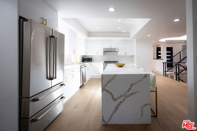21329 Mulholland Drive, Woodland Hills CA: https://media.crmls.org/mediaz/a56576b6-9783-44e7-b936-bf70da21eb83.jpg