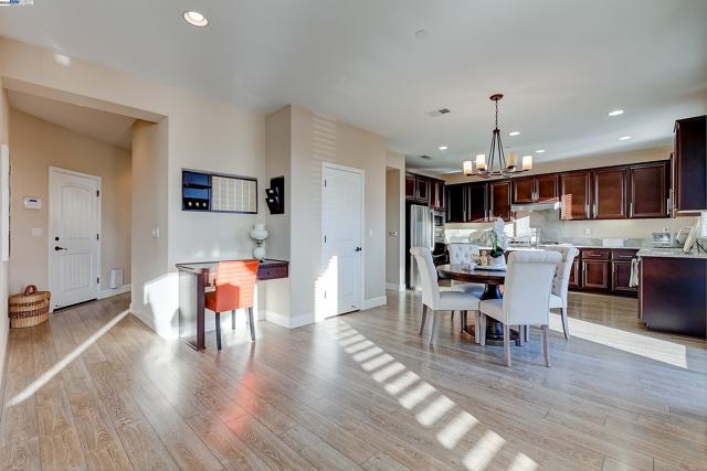 Image 17 of 60 For 2394 Amantea Way