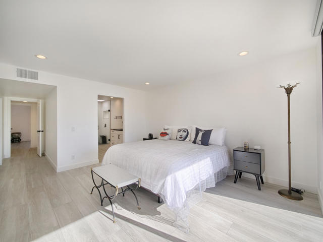 7529 Regency Drive, Palm Springs CA: https://media.crmls.org/mediaz/a56667bf-7654-4fb5-9589-158f664f1316.jpg