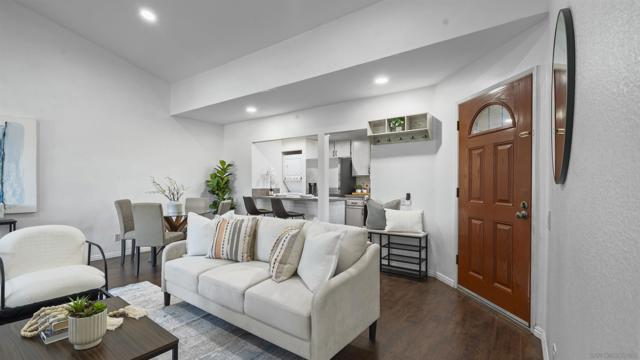 3633 Avocado Village Ct, La Mesa CA: https://media.crmls.org/mediaz/a5669cca-139d-4f7a-a1c1-395b4c6813db.jpg