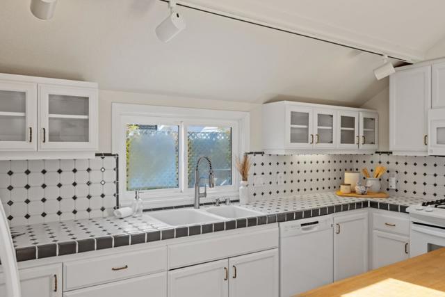 315 Granite Street, Pacific Grove CA: https://media.crmls.org/mediaz/a5672250-7968-4a41-a60b-526f884bd0b1.jpg