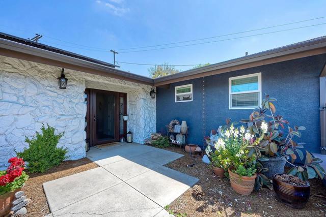 660 Via Rancho Pkwy, Escondido CA: https://media.crmls.org/mediaz/a5679ba3-e23b-4c52-adde-2f4c3066cf6b.jpg